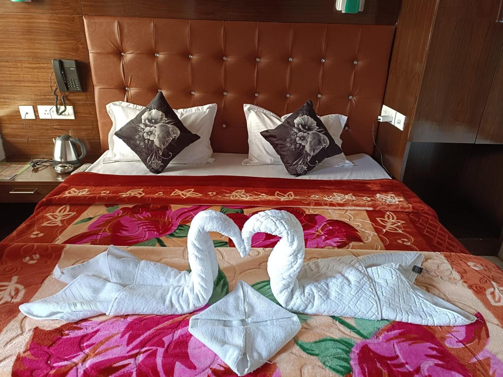 Hotel 7 Heights Mussoorie Bagian luar foto